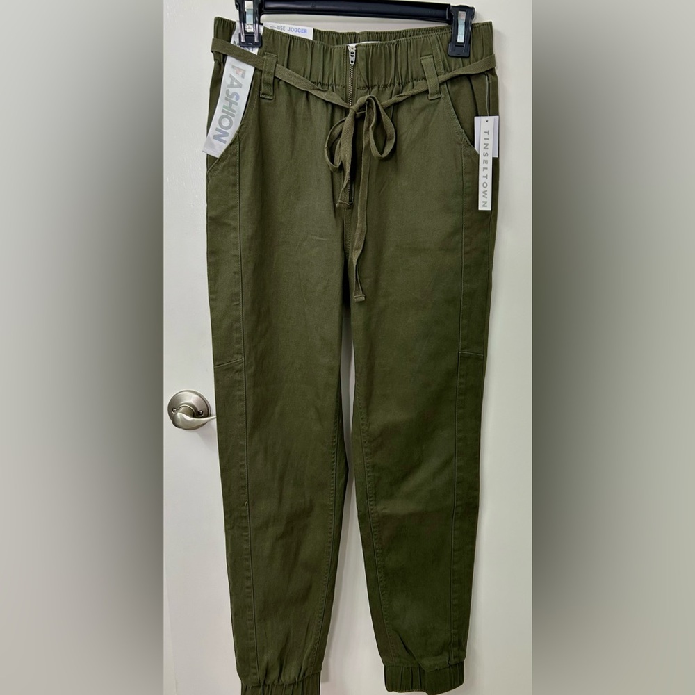 Tinseltown Hi-Rise Casual Olive Joggers Sz 5. NWT